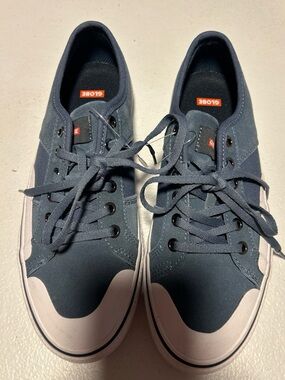 Globe Men's Slate Blue Canvas Low-Top Sneakers with White Toe